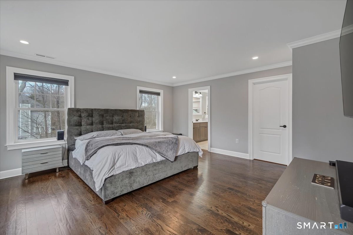 1049 Stillwater Road Stamford, CT 06902 - Photo 13 of 32