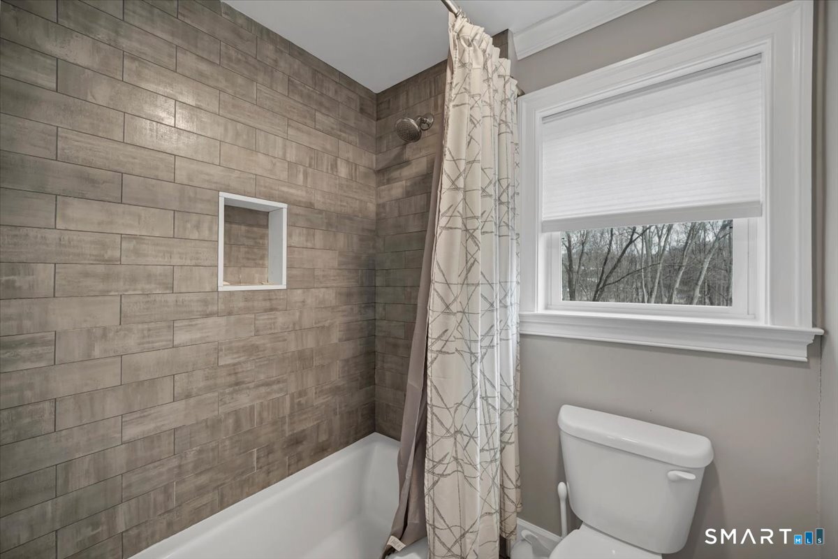 1049 Stillwater Road Stamford, CT 06902 - Photo 19 of 32