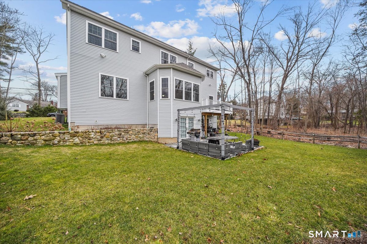 1049 Stillwater Road Stamford, CT 06902 - Photo 27 of 32