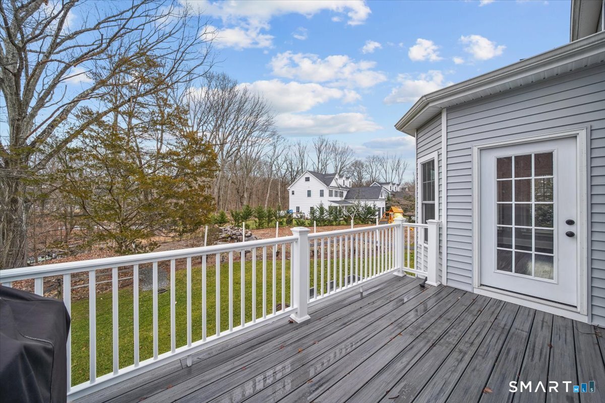 1049 Stillwater Road Stamford, CT 06902 - Photo 28 of 32