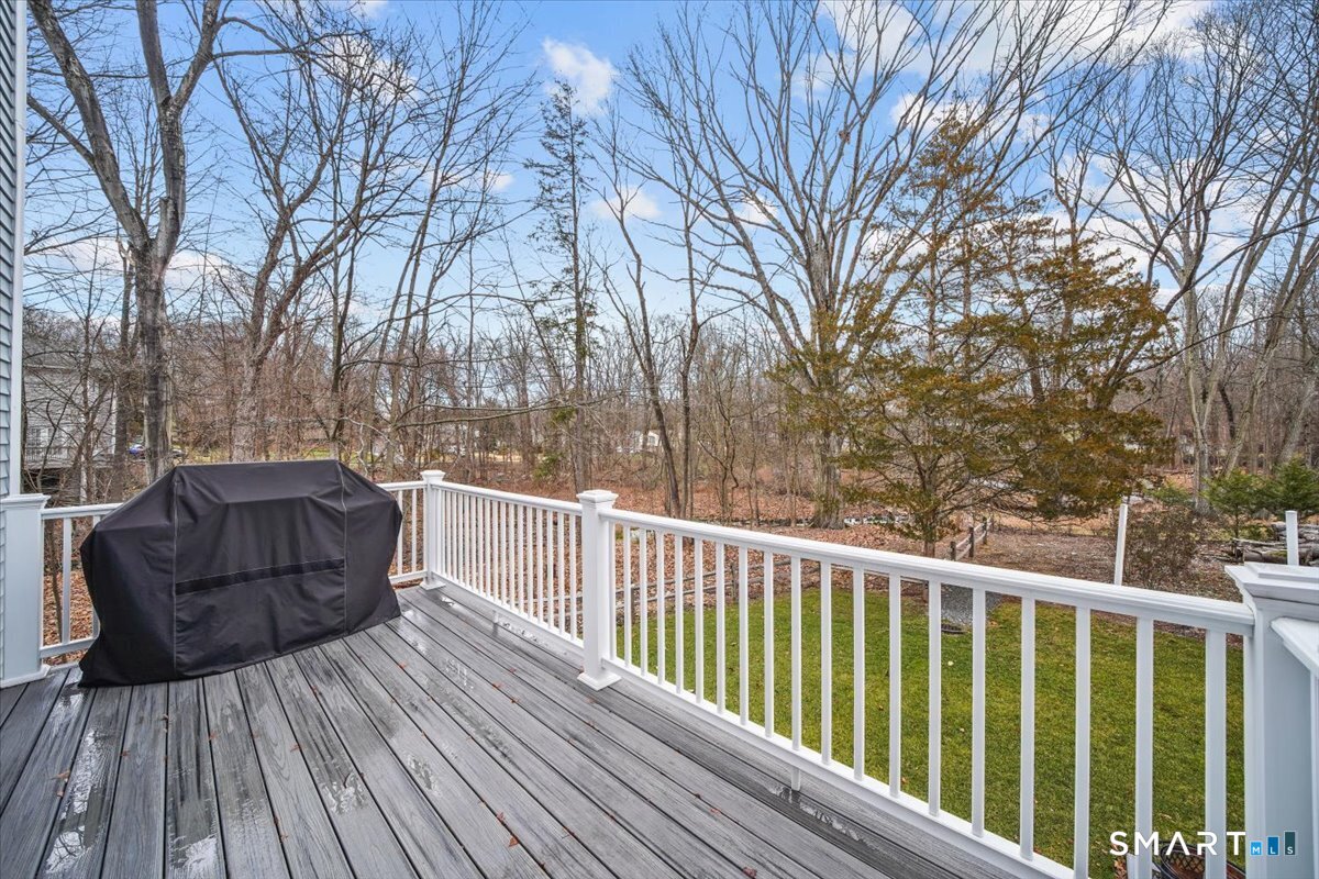 1049 Stillwater Road Stamford, CT 06902 - Photo 29 of 32
