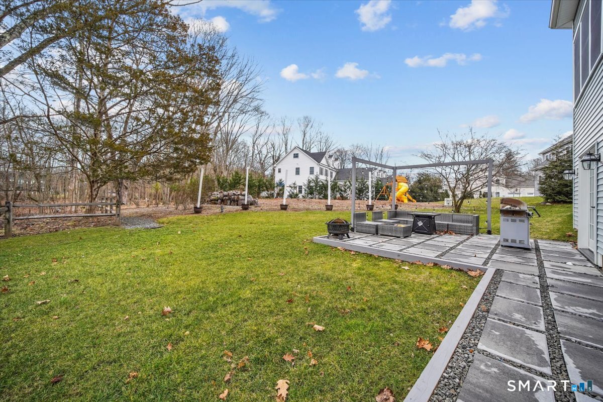 1049 Stillwater Road Stamford, CT 06902 - Photo 30 of 32