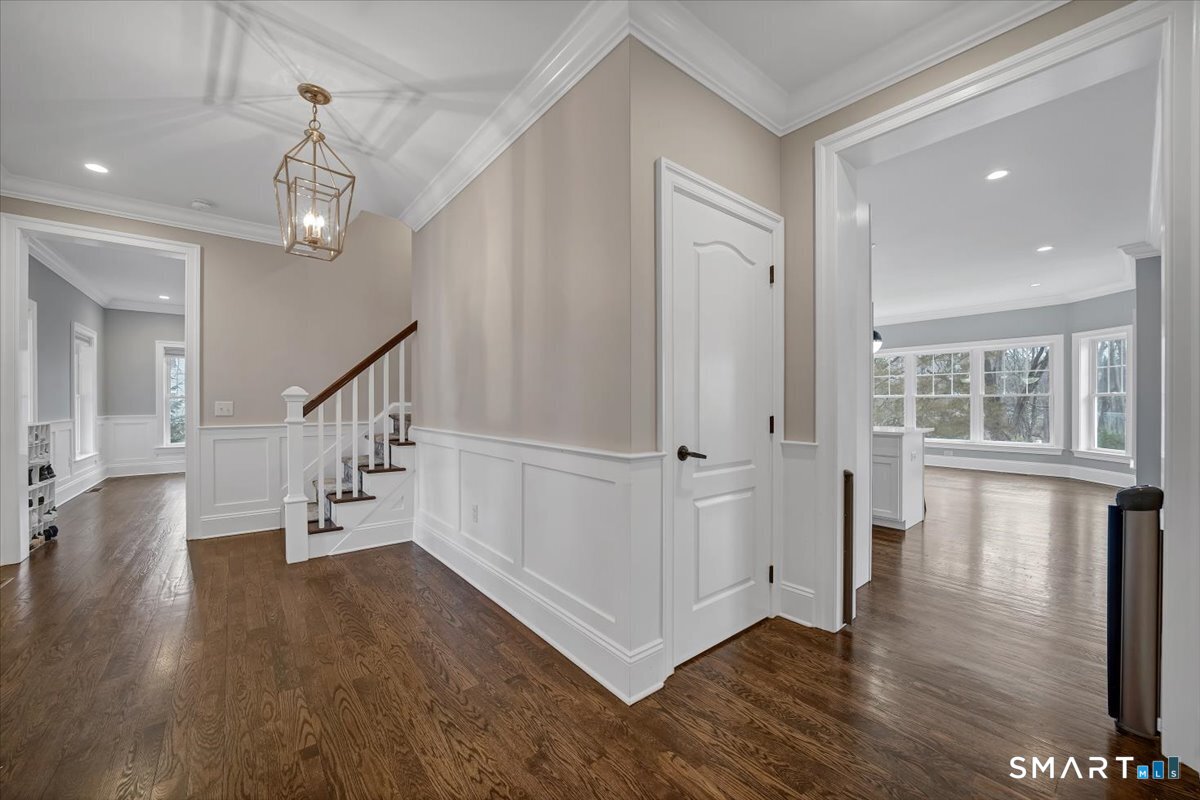 1049 Stillwater Road Stamford, CT 06902 - Photo 4 of 32