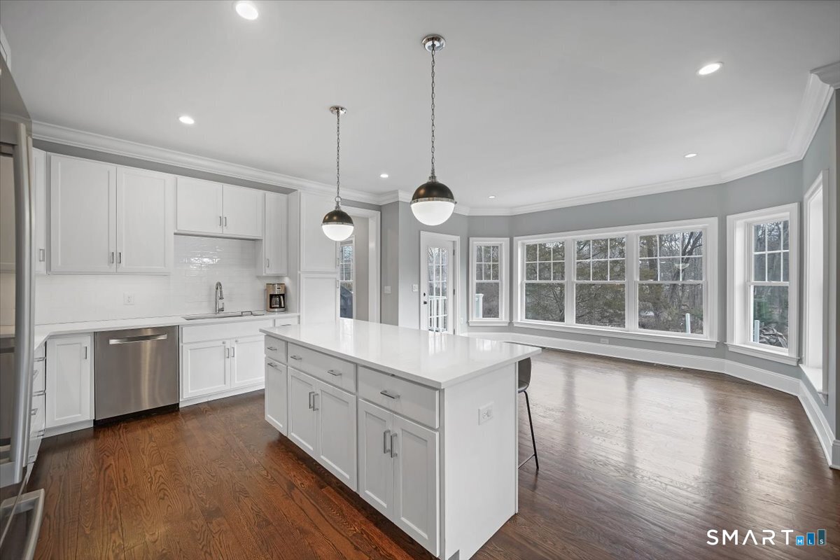 1049 Stillwater Road Stamford, CT 06902 - Photo 5 of 32