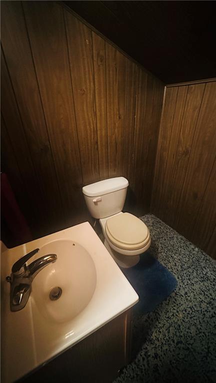 708 Lardintown Road Tarentum, PA 15084 - Photo 38 of 47 Powder room.