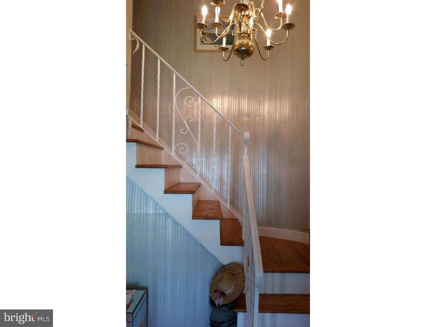 204 Cardinal Road Edgewater Park, NJ 08010 - Photo 2 of 9