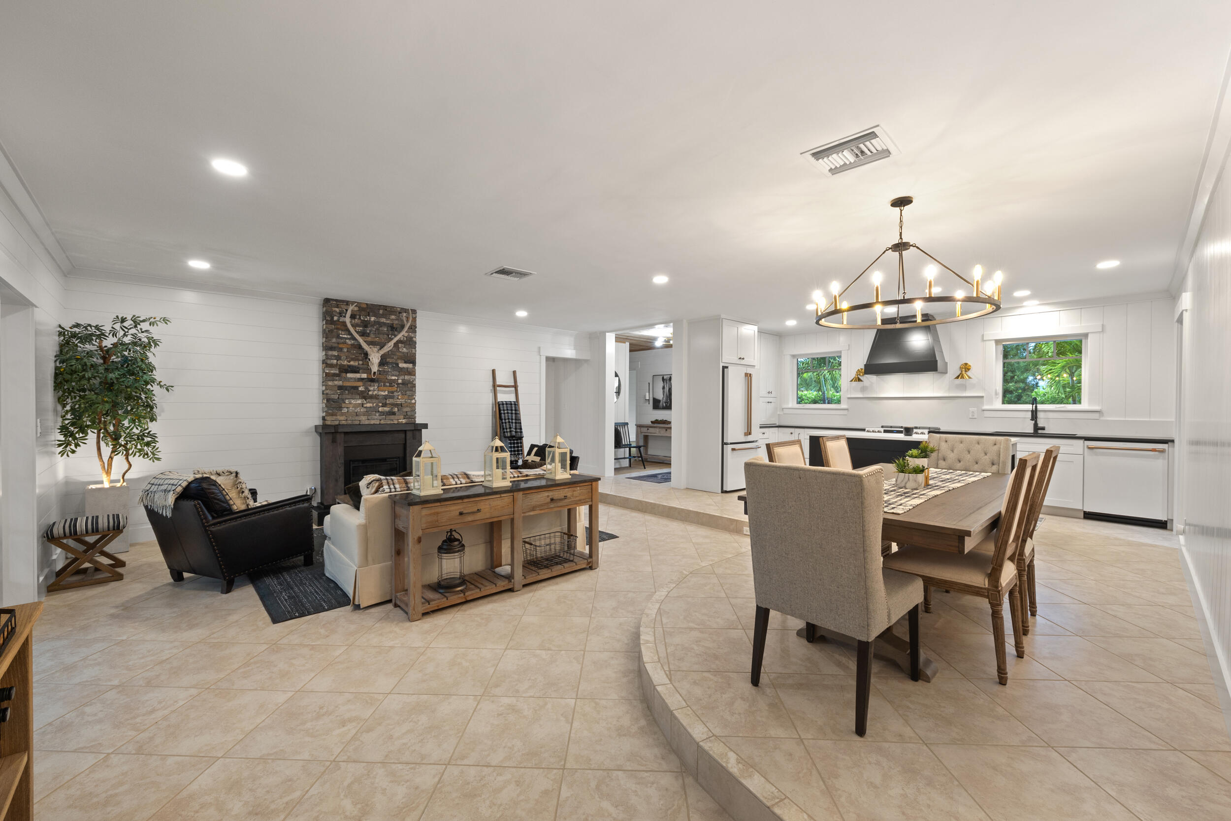 370 Mars Avenue Tequesta, FL 33469 - Photo 10 of 52 8_8p3a3834