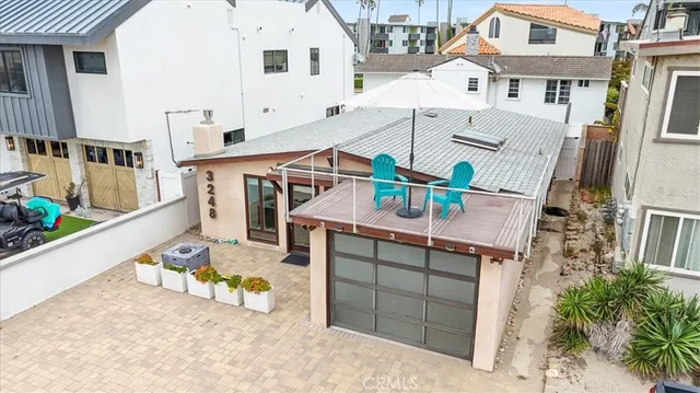 a view of a house with a yard and garage