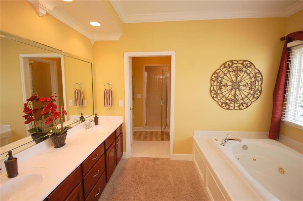 10105 Quaker Ridge Court Fishers, IN 46037 - Photo 9 of 24 Gallery Image 9