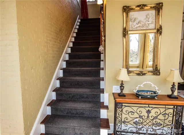 $775,000 | 16093 Highway West, Clarksville, MO 63336