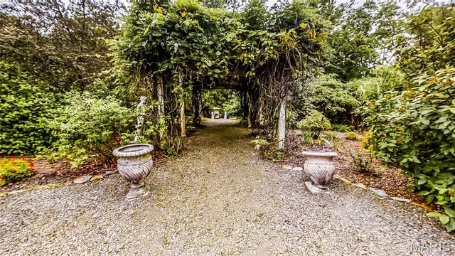 $775,000 | 16093 Highway West, Clarksville, MO 63336