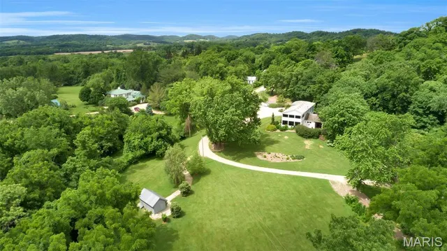 $775,000 | 16093 Highway West, Clarksville, MO 63336