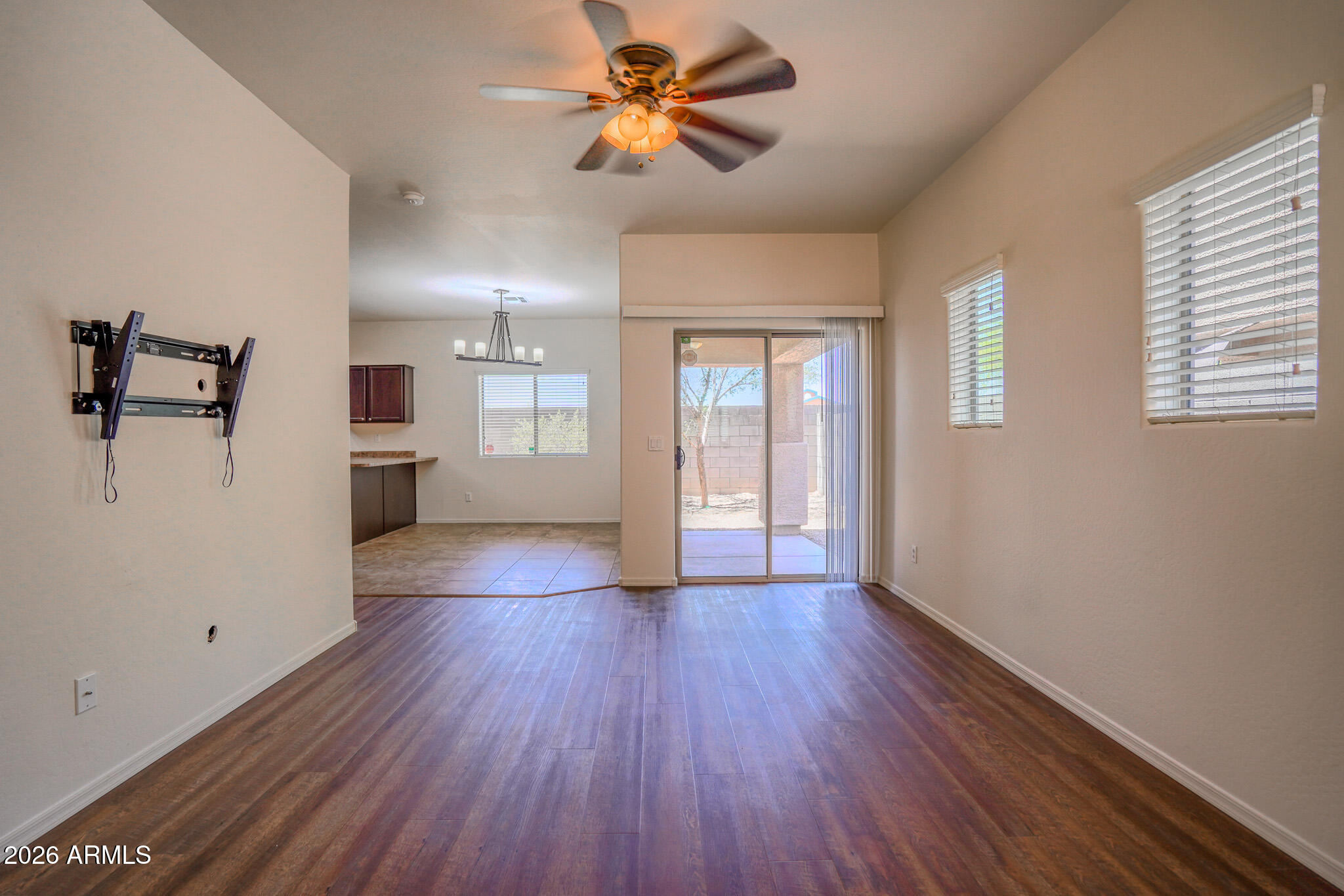 10225 West Camelback Road, Unit 28 Phoenix, AZ 85037 - Photo 5 of 29 DSC00419-HDR