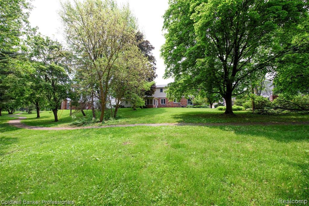 29870 Fox Grove Road Farmington, MI 48334 - Photo 33 of 35