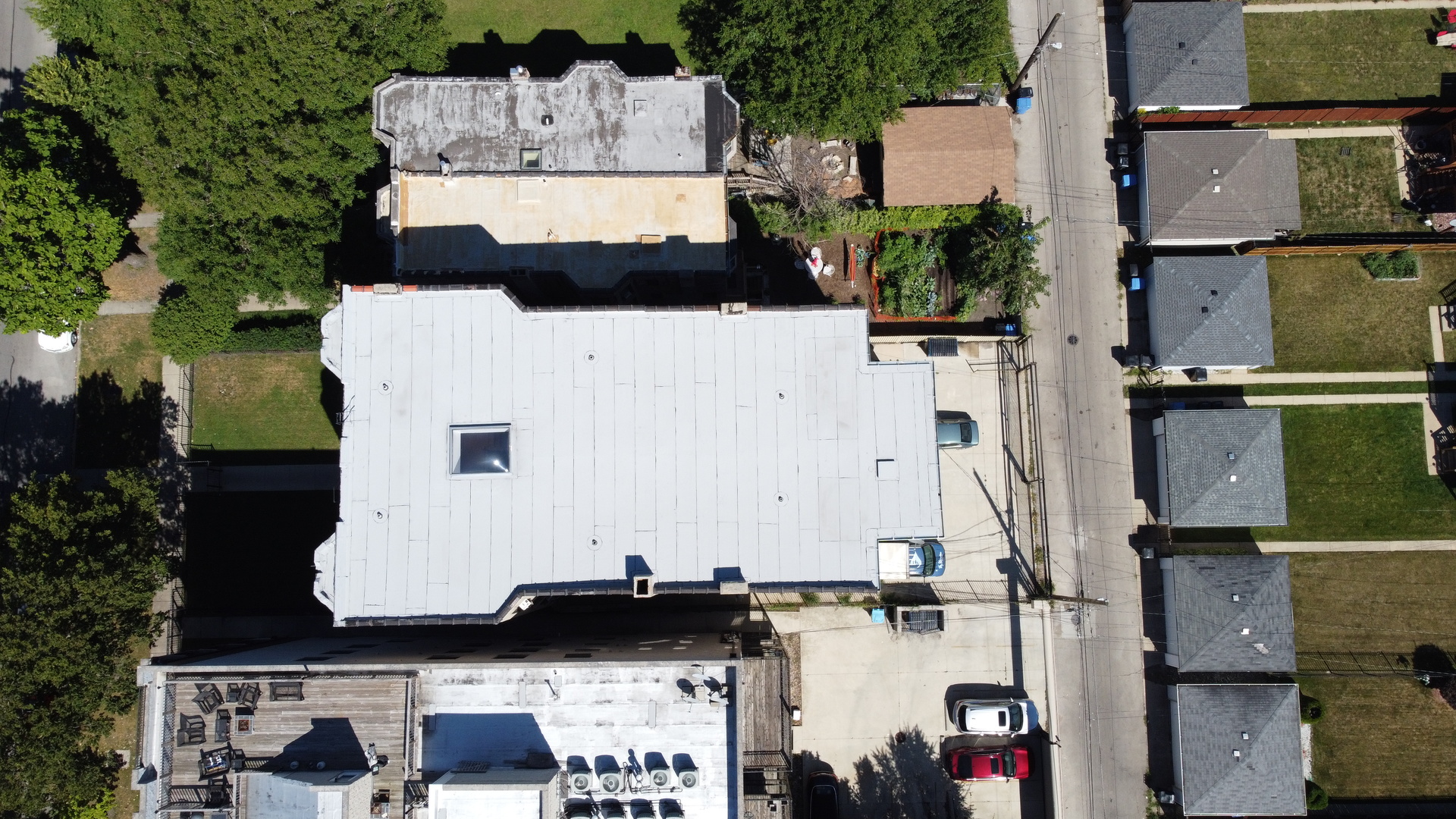 6527 South Kimbark Avenue, Unit 4F Chicago, IL 60637 - Photo 27 of 28 an aerial view of residential houses with outdoor space