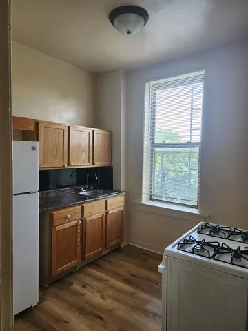 $1,100 | 6527 South Kimbark Avenue, Unit 4F, Chicago, IL 60637