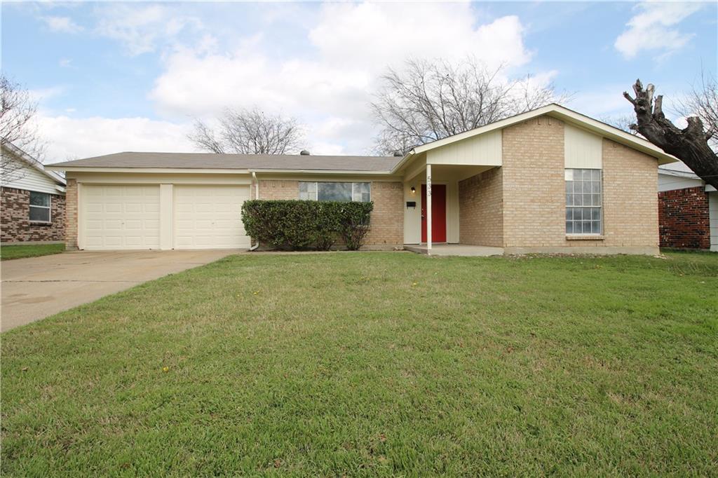533 Ruidoso Drive Saginaw, TX 76179 - Photo 1 of 17