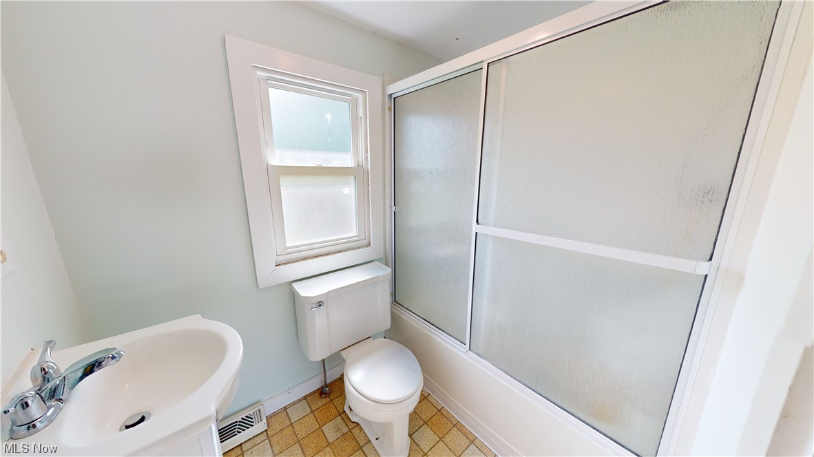 14810 Chardon-Windsor Road Chardon, OH 44024 - Photo 28 of 34 Apartment bathroom