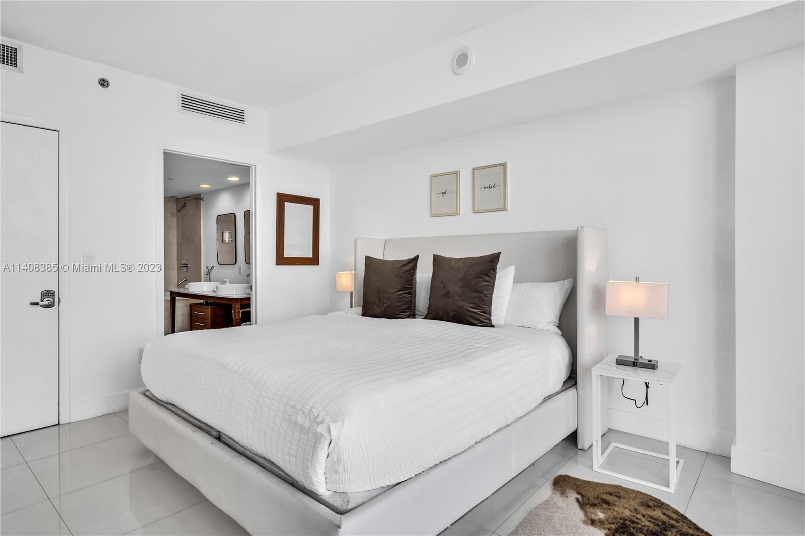 Brickell Miami, FL 33131 - Photo 14 of 25 a bedroom with a bed and a night stand