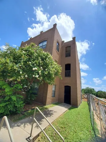 $1,500 | 303 West Hickory Street, Unit 3, Denton, TX 76201