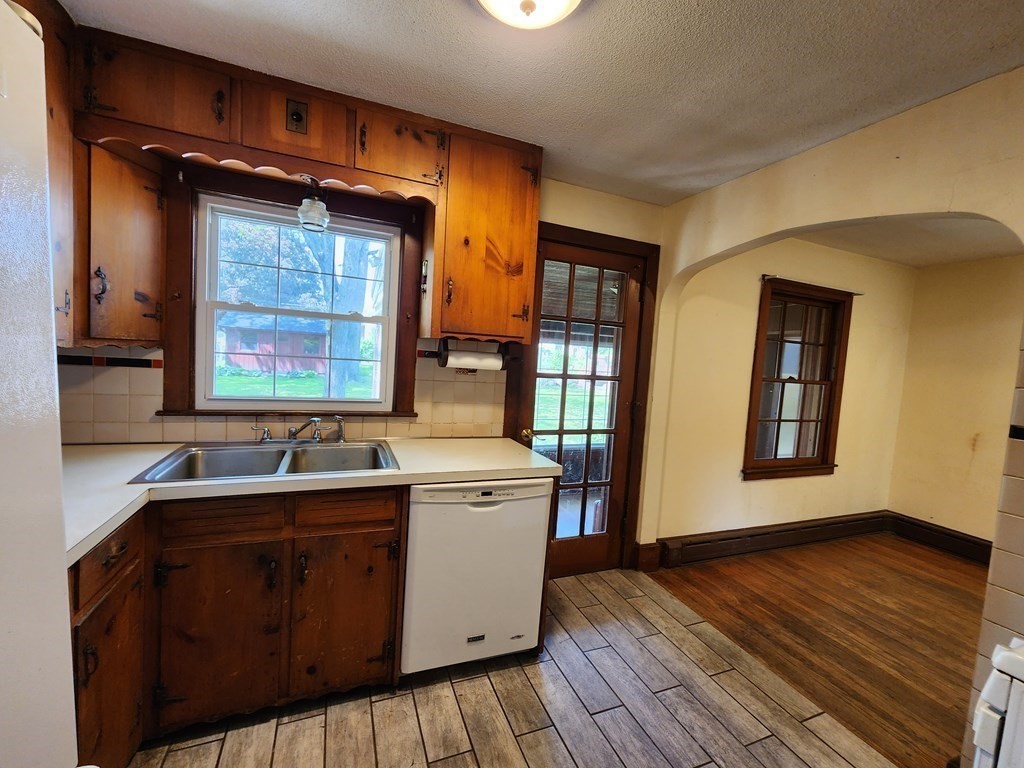 65 Granby Road South Hadley, MA 01075 - Photo 5 of 39 Gallery Image 5