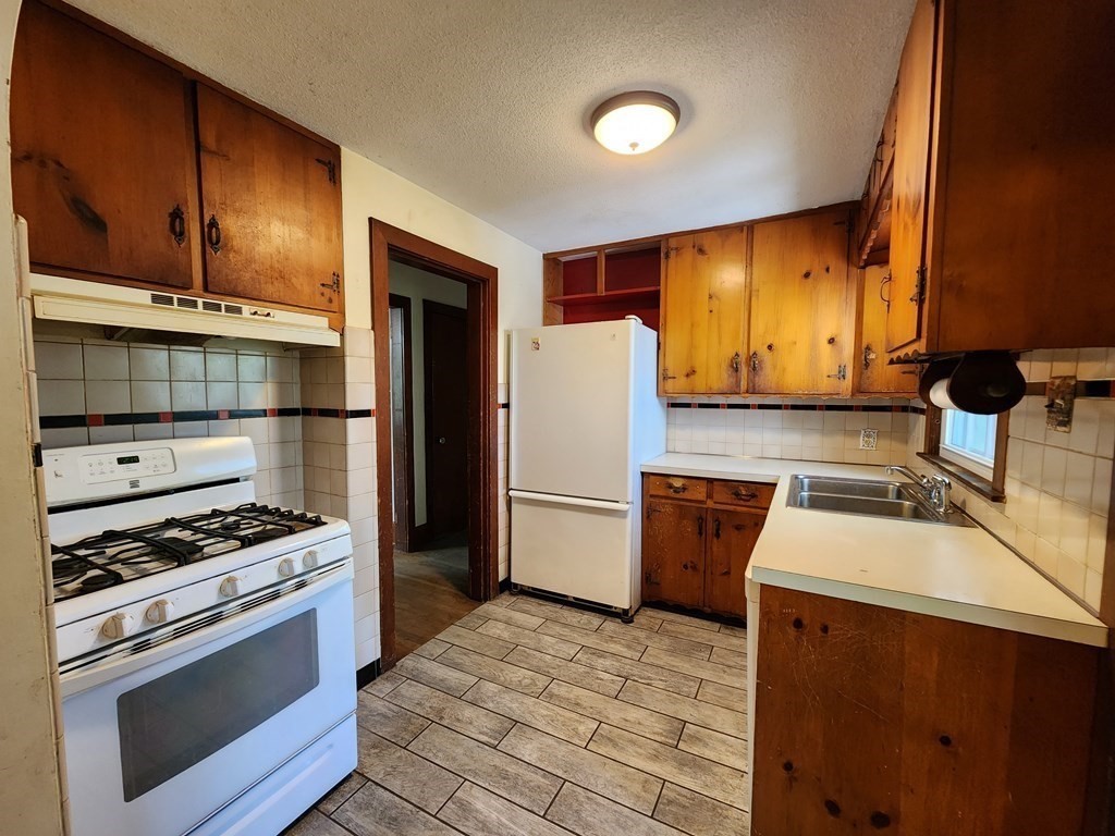 65 Granby Road South Hadley, MA 01075 - Photo 6 of 39 Gallery Image 6