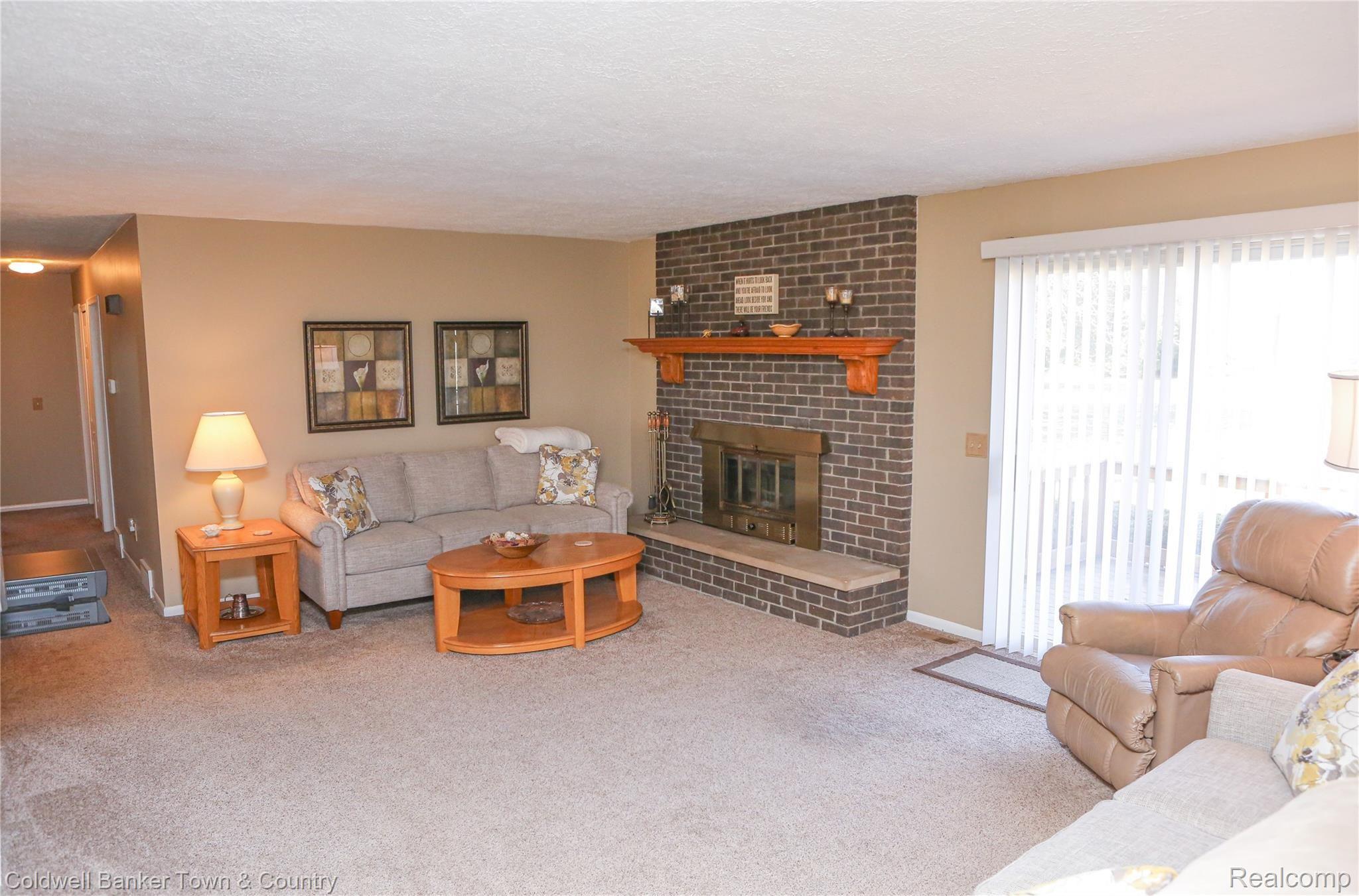 3064 West Coon Lake Road Howell, MI 48843 - Photo 21 of 47 Livingroom
