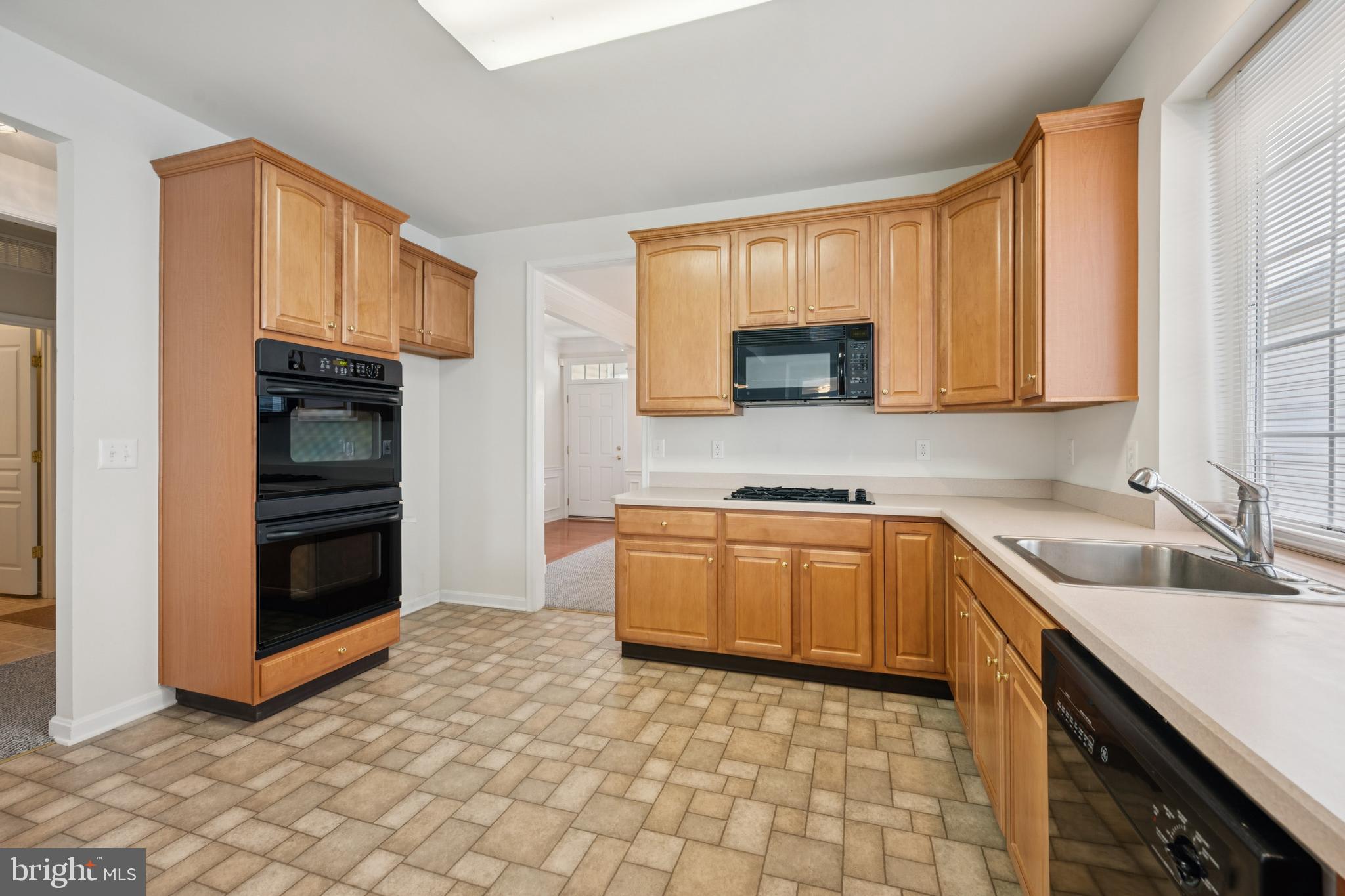 28 Shipps Way Delanco, NJ 08075 - Photo 9 of 28 Kitchen with Maple Cabinets