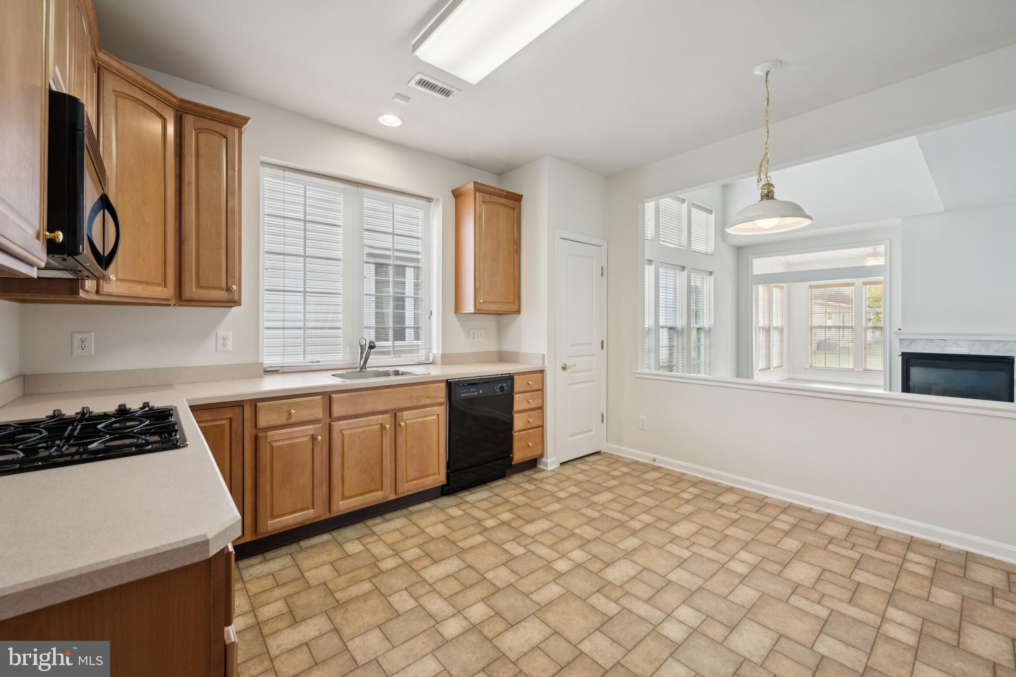 28 Shipps Way Delanco, NJ 08075 - Photo 10 of 28 Eat-in Kitchen with table space & pantry