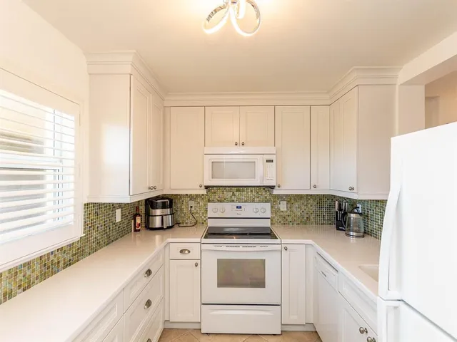 $259,950 | 801 South Federal Highway, Unit 519, Pompano Beach, FL 33062