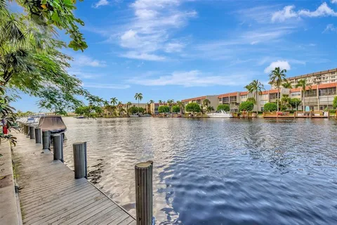 $259,950 | 801 South Federal Highway, Unit 519, Pompano Beach, FL 33062