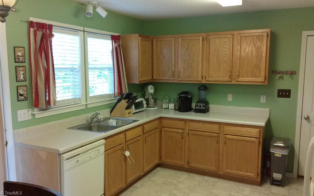655 Sunset Ridge Lane Lexington, NC 27295 - Photo 9 of 24 Gallery Image 9