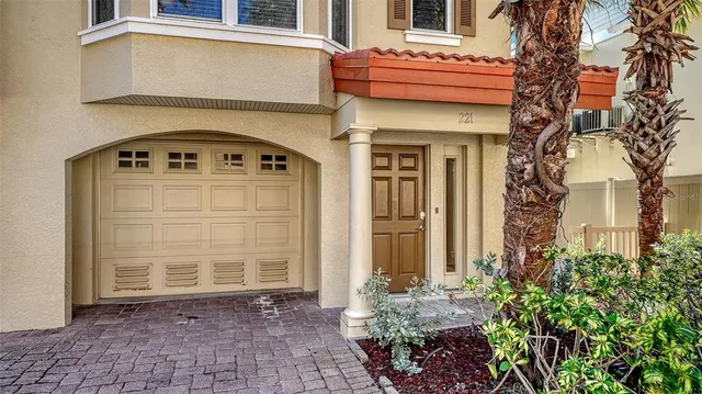 $1,219,000 | 221 17th Street North, Bradenton Beach, FL 34217