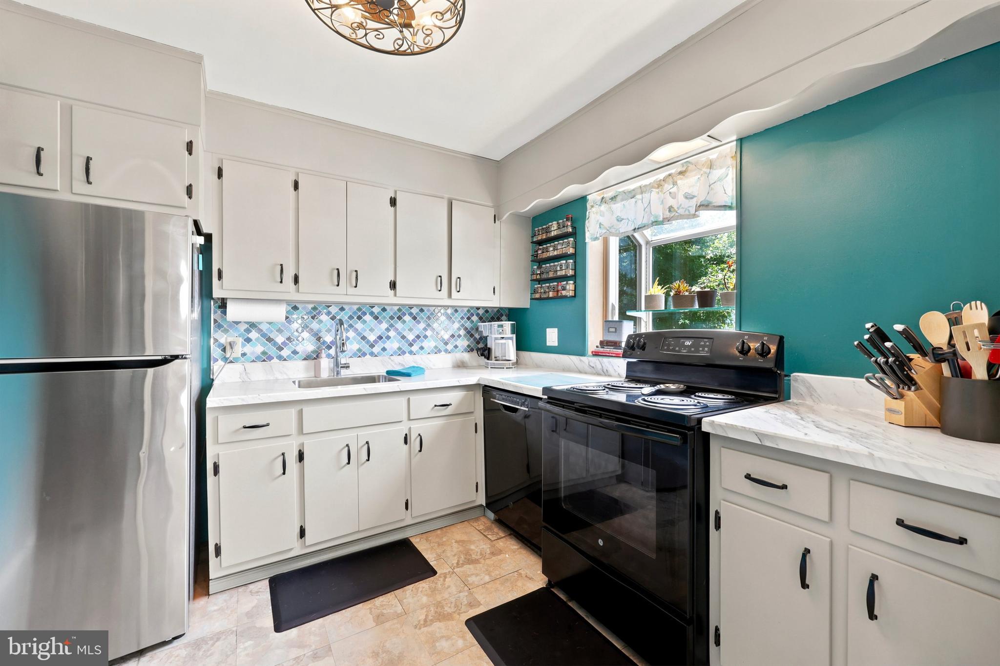 10 Granite Road Levittown, PA 19057 - Photo 7 of 27 Efficient Kitchen with Garden Window