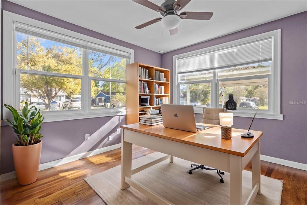1908 West Fern Street Tampa, FL 33604 - Photo 18 of 47 a workspace with furniture and a window