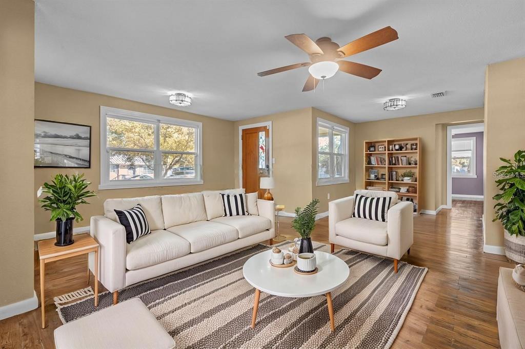 1908 West Fern Street Tampa, FL 33604 - Photo 4 of 47 a living room with furniture