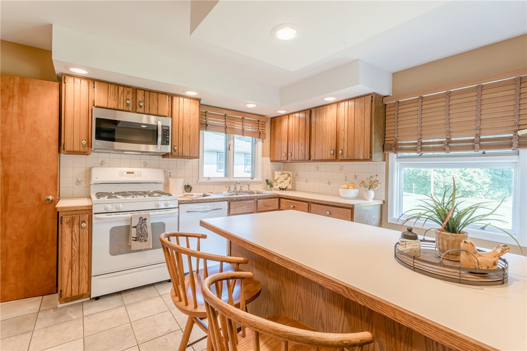 106 Harmony Lane Irondequoit, NY 14622 - Photo 7 of 31