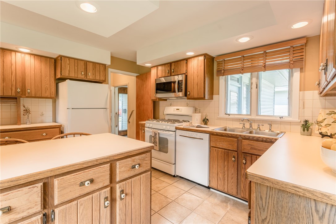 106 Harmony Lane Irondequoit, NY 14622 - Photo 10 of 31