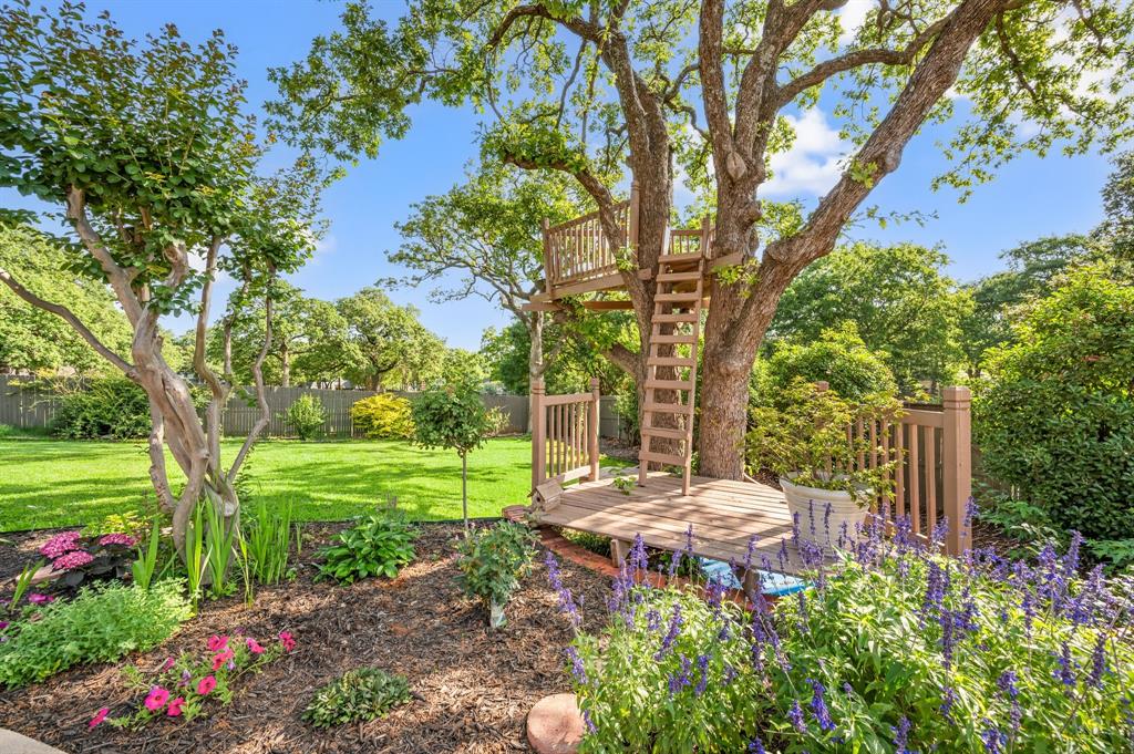 2906 Edgewood Lane Colleyville, TX 76034 - Photo 32 of 40 a view of a backyard with garden