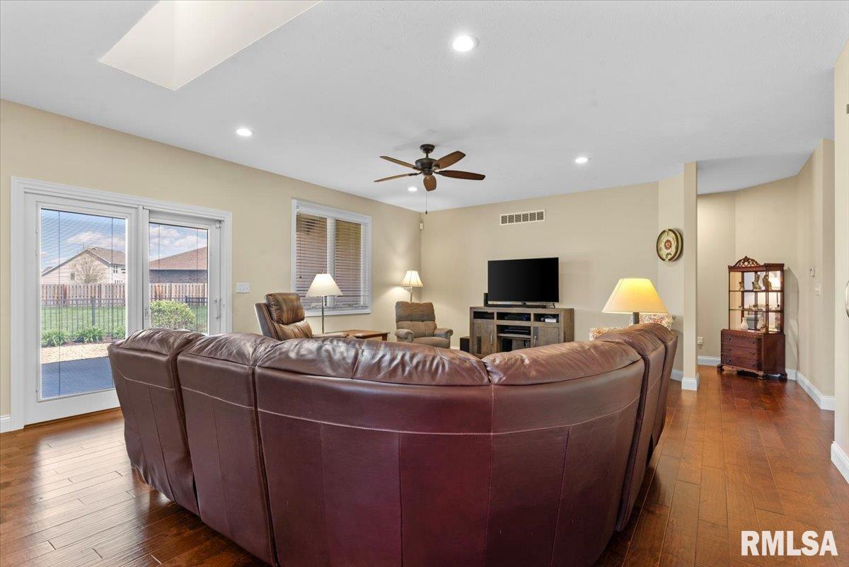 3901 Waterstone Way Springfield, IL 62711 - Photo 9 of 40