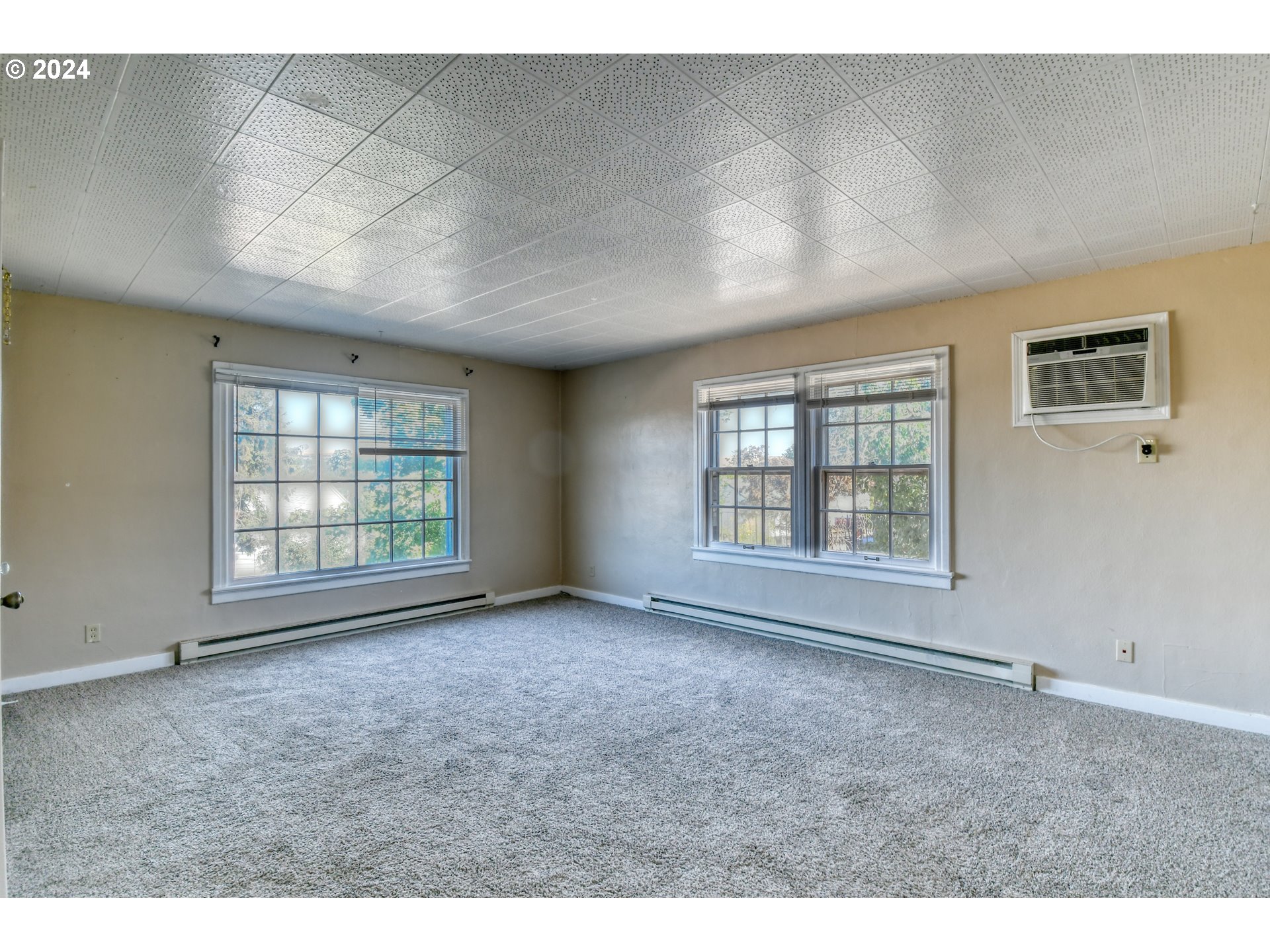 1016 Southwest Goodwin Place Pendleton, OR 97801 - Photo 3 of 36 a view of empty room with window