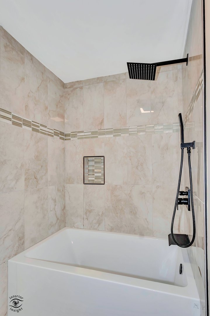 748 73rd Court Willowbrook, IL 60527 - Photo 18 of 36 a bathroom with a bathtub