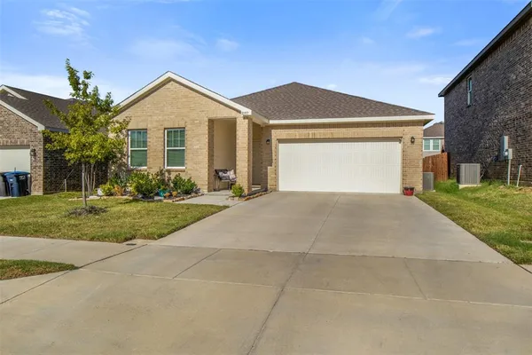 $2,500 | 10357 Rosegreen Lane, Fort Worth, TX 76036