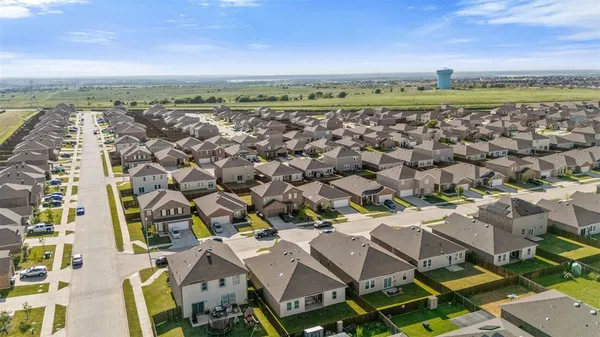 $2,500 | 10357 Rosegreen Lane, Fort Worth, TX 76036