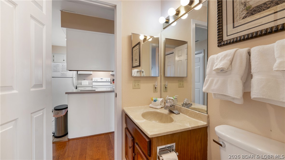 5940 Baydy Peak Road, Unit 123 Osage Beach, MO 65065 - Photo 15 of 43 Guest bath