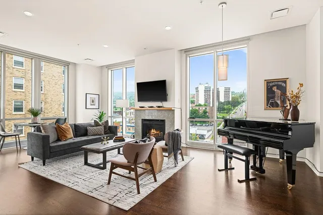 $469,900 | 311 East Superior Street, Unit 907, Duluth, MN 55802