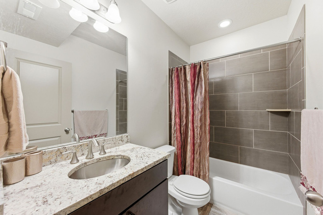 987 East Deer Arch Lane Draper, UT 84020 - Photo 37 of 46 Bedroom #3 Ensuite bathroom featuring combined tub and shower