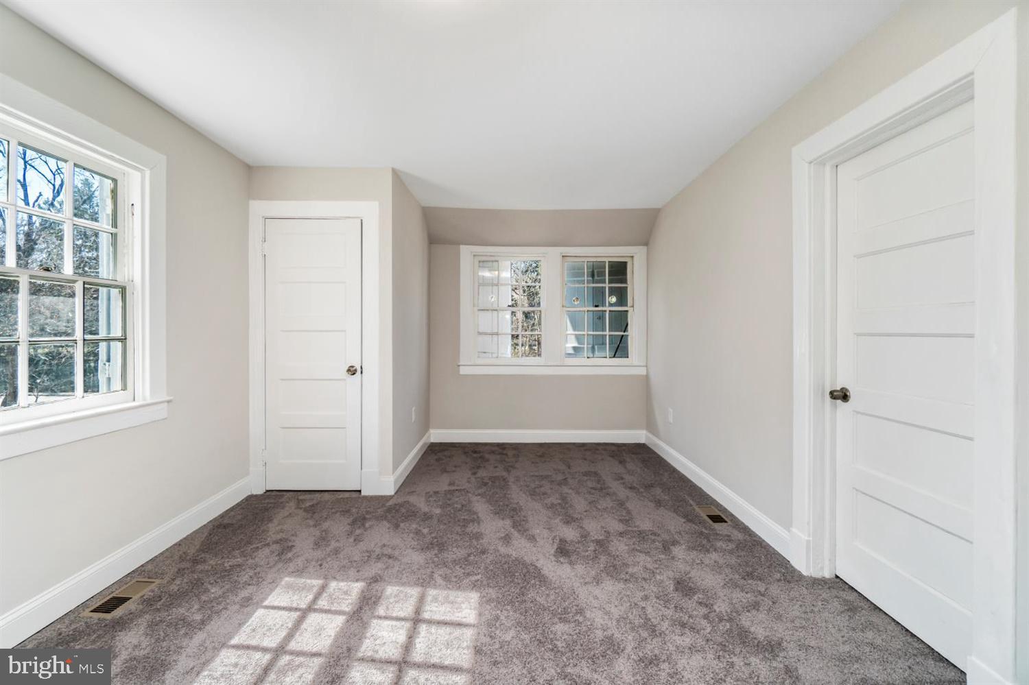5409 Falls Rd Terrace Baltimore, MD 21210 - Photo 18 of 37