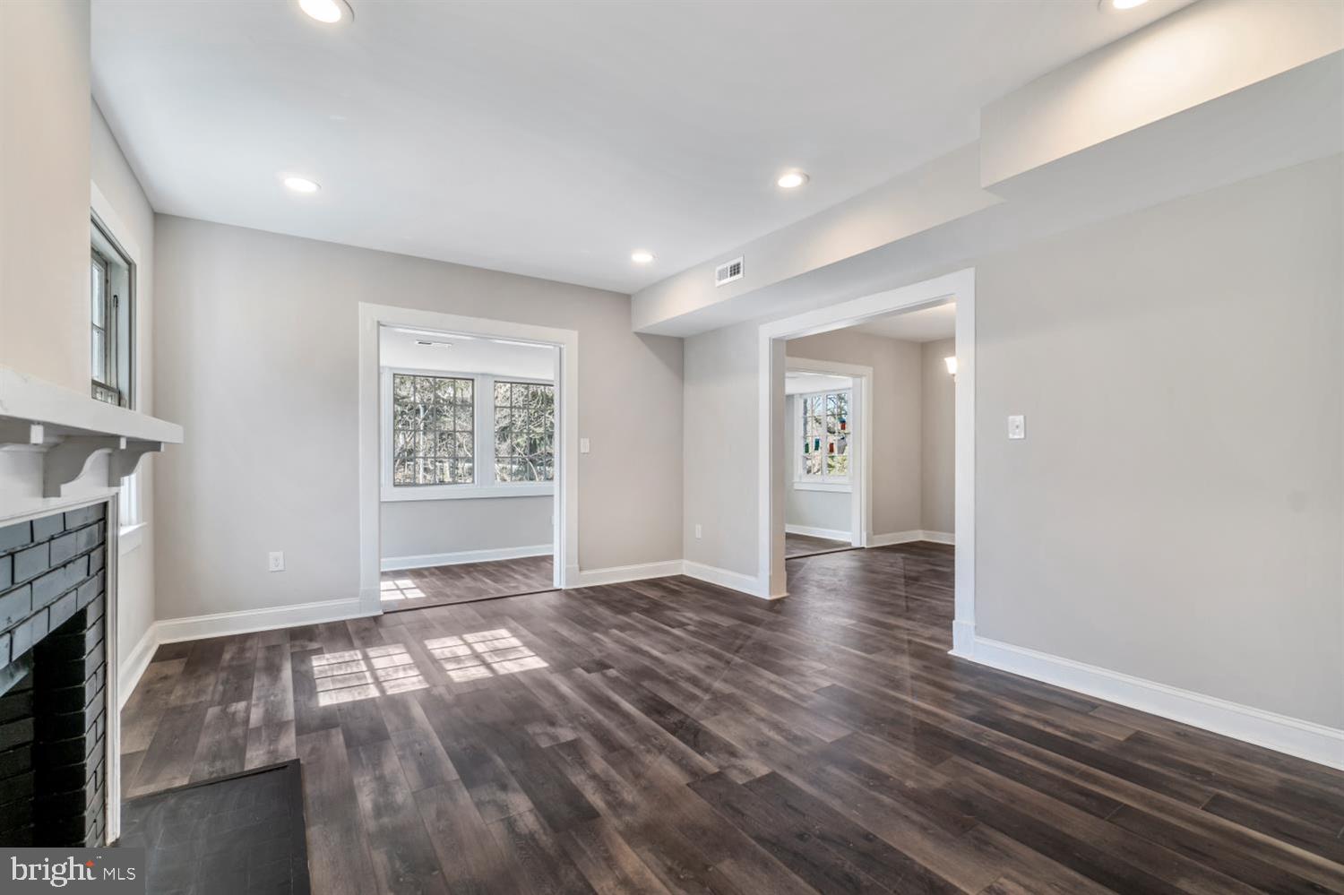 5409 Falls Rd Terrace Baltimore, MD 21210 - Photo 4 of 37