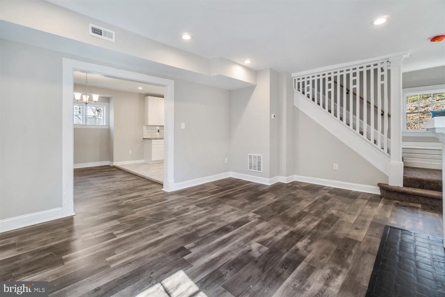 5409 Falls Rd Terrace Baltimore, MD 21210 - Photo 7 of 37